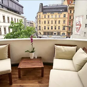  Apartment Centre Klimts Balcony Austria